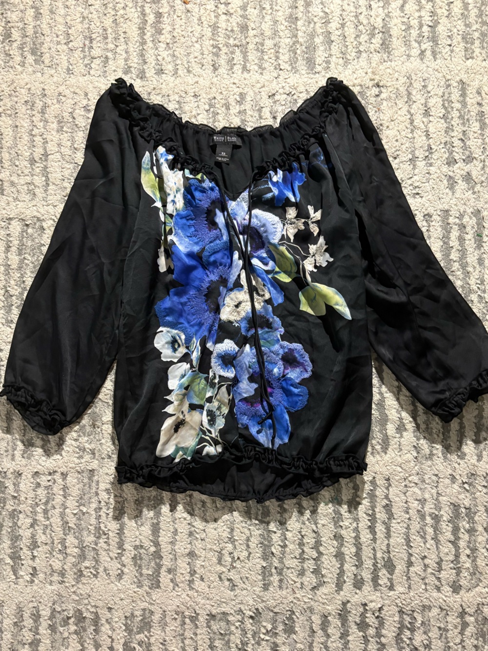 White House black market black blue floral lightweight blouse top size XS